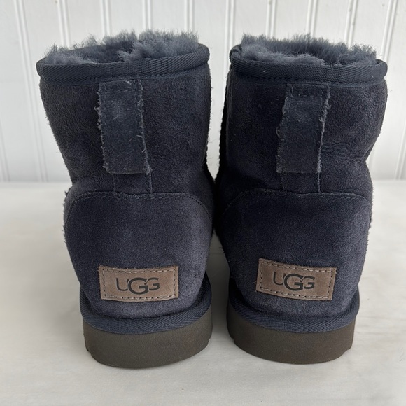 UGG CLASSIC MINI ll BOOTS    EVE BLUE  
EXCELLENT CONDITION   SIZE 9 - Picture 6 of 11